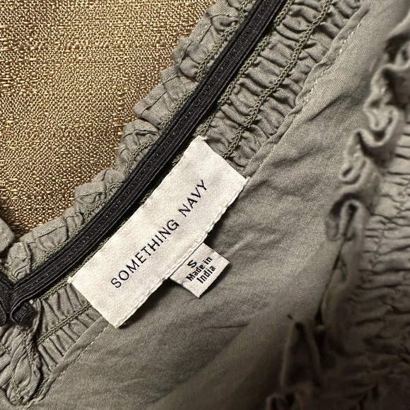 Something Navy Woman’s Felix Ruffle Top Size Small Olive Green - Picture 3 of 7